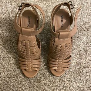 Merona heeled sandal size 6